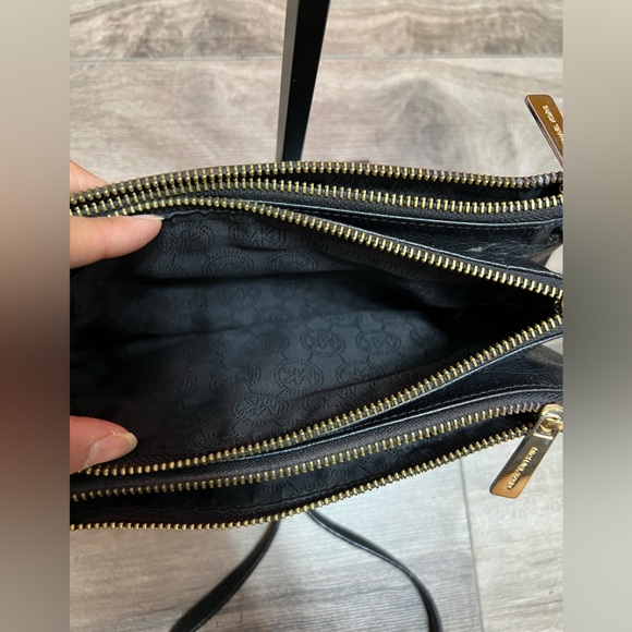 Michael Kors Bedford Triple Gusset Sling Crossbody bag in color Black - Picture 4 of 7